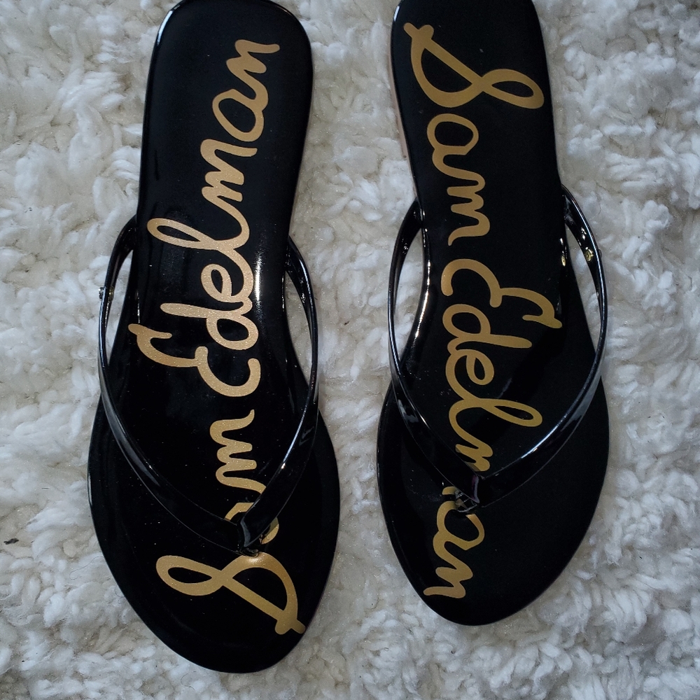 Black patent leather flip flop